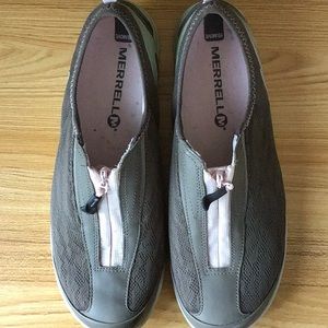 Merrill women’s zip sneakers